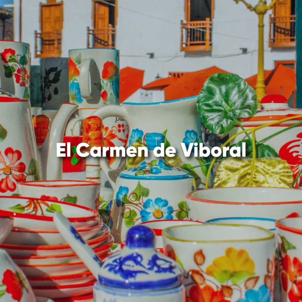 Calles y talleres de cerámica pintada a mano en El Carmen de Viboral, Antioquia.