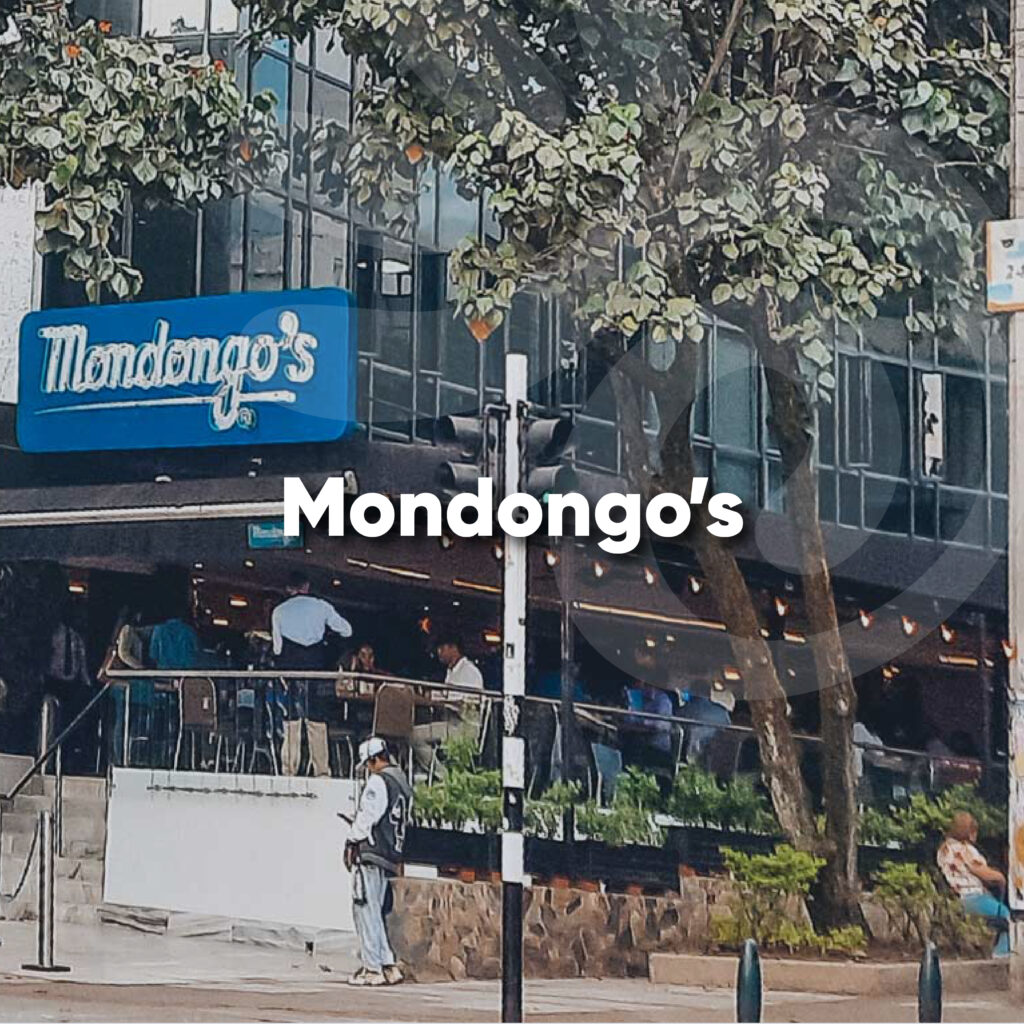 Restaurante Mondongos en Medellín, famoso por su bandeja paisa.