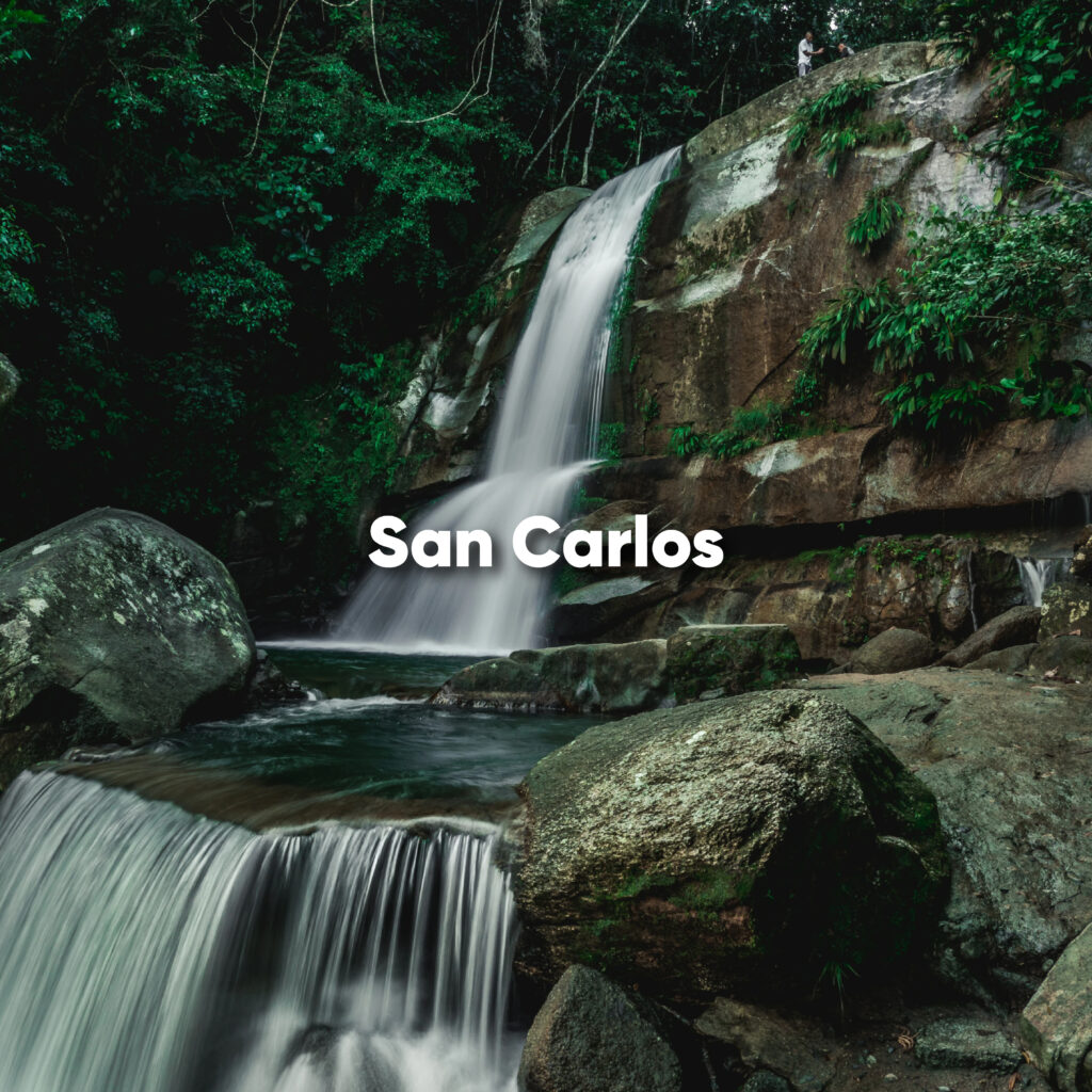 Paisajes de represas, ríos y selva húmeda en San Carlos, Antioquia.
