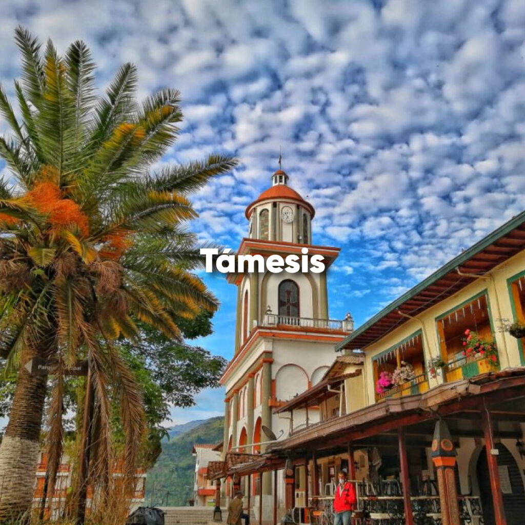 Miradores y paisajes arqueológicos con petroglifos en Támesis, Antioquia.